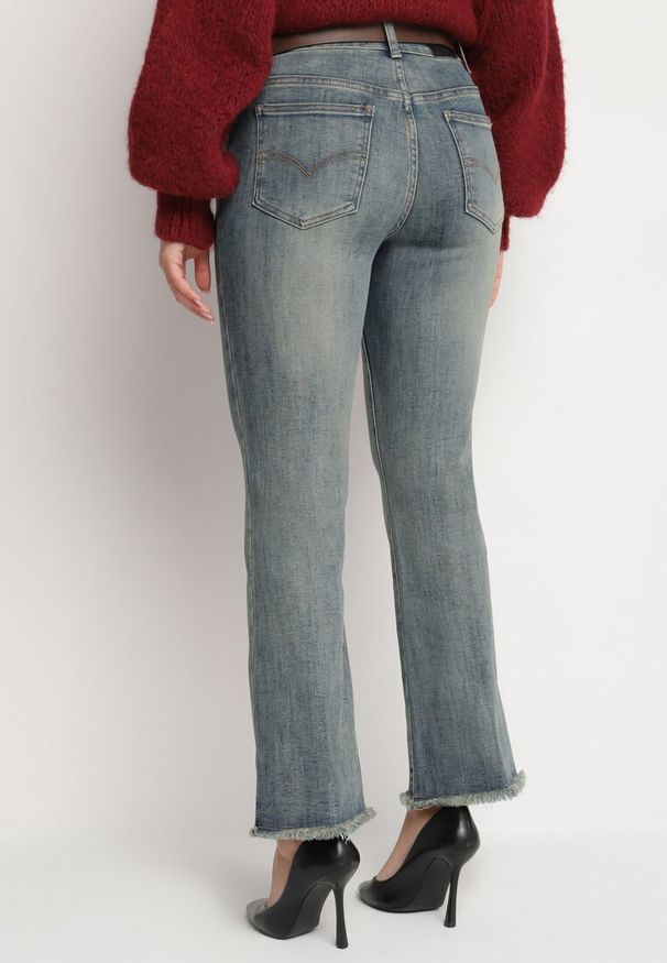 Born2be - Niebieskie Jeansy o Kroju Dzwonów z Dodatkowym Paskiem z Klamrą Senaliea. Okazja: na co dzień. Kolor: niebieski. Wzór: aplikacja. Styl: retro, elegancki, casual
