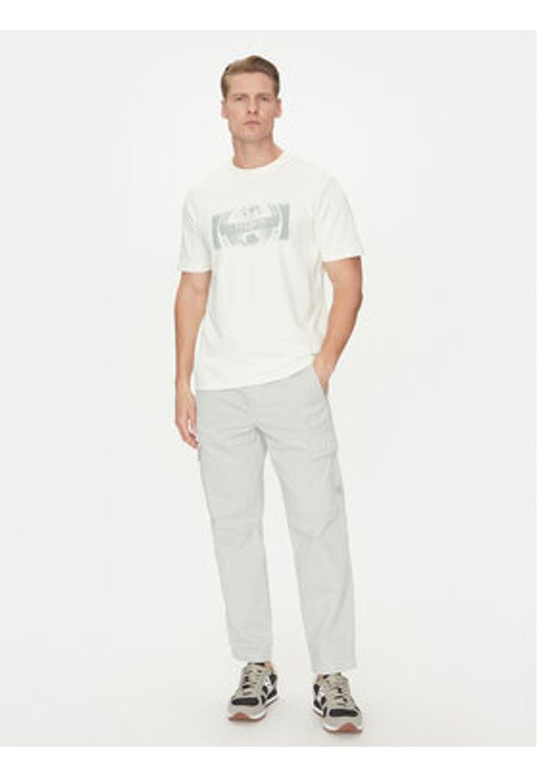 Napapijri T-Shirt S-Vanni NP0A4IEA Biały Regular Fit. Kolor: biały. Materiał: bawełna