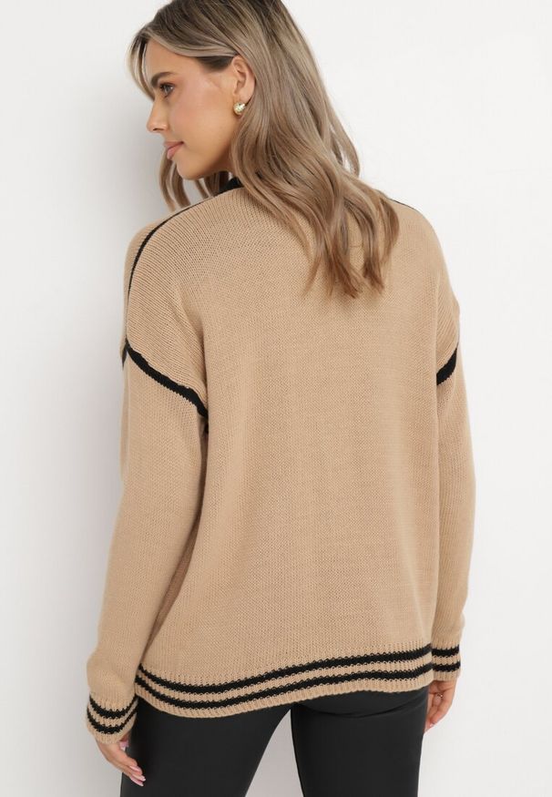 Born2be - Ciemnobeżowy Sweter Kardigan Ozdobiony Kontrastowymi Lamówkami Sunje. Kolor: beżowy. Wzór: aplikacja. Styl: klasyczny