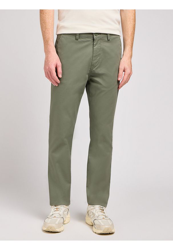Lee - MESKIE SPODNIE LEE SLIM CHINO OLIVE GROVE 112349317