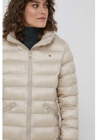 TOMMY HILFIGER - Tommy Hilfiger kurtka damska kolor beżowy przejściowa. Typ kołnierza: kaptur. Kolor: beżowy. Materiał: poliester #7