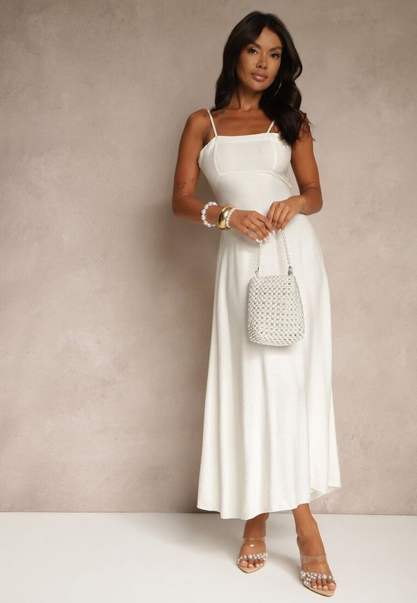 Renee - Biała Sukienka z Wiskozą o Rozkloszowanym Kroju Merelessa. Okazja: na co dzień. Typ kołnierza: dekolt w kształcie V. Kolor: biały. Materiał: wiskoza. Długość rękawa: na ramiączkach. Typ sukienki: rozkloszowane, proste. Styl: casual, elegancki