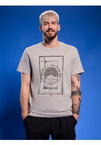 4f - 4F T-shirt regular z nadrukiem siatkarskim męski - szary M. Okazja: do domu, na co dzień. Kolor: szary. Materiał: jersey, bawełna, materiał. Wzór: nadruk. Styl: casual, klasyczny, sportowy #1