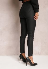 Renee - Czarne Spodnie Skinny z Ekoskóry Operwena. Okazja: na co dzień. Stan: podwyższony. Kolor: czarny. Materiał: satyna. Długość: długie. Sezon: wiosna, zima, jesień. Styl: sportowy, wizytowy, casual, elegancki #5