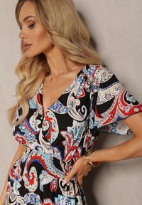 Renee - Czarno-Niebieska Rozkloszowana Sukienka z Bawełny o Kopertowym Kroju w Print Paisley Piavella. Okazja: na co dzień. Kolor: czarny. Materiał: bawełna. Wzór: nadruk, paisley. Typ sukienki: kopertowe. Styl: elegancki, casual