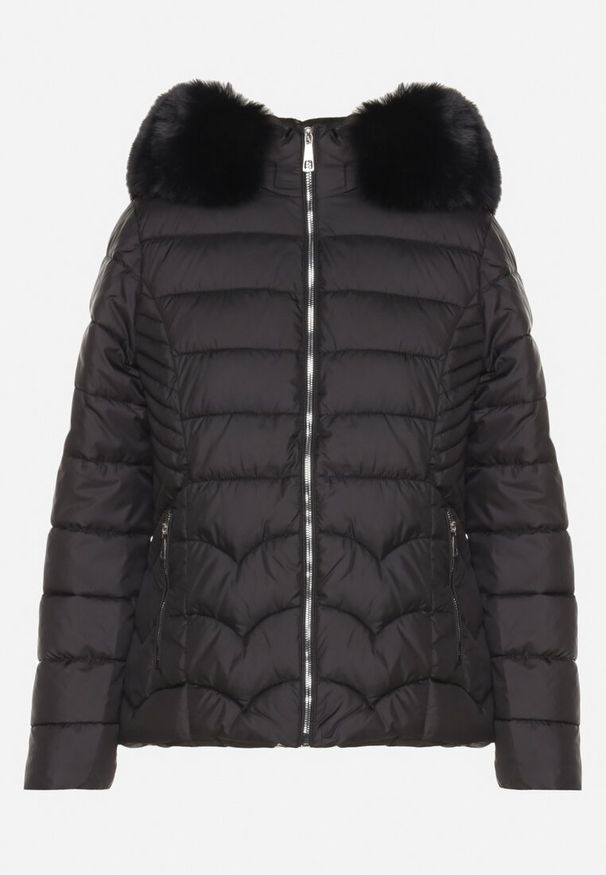 Born2be - Czarna Pikowana Kurtka z Odpinanym Kapturem i Futrzaną Podszewką Reandira. Okazja: na co dzień, na spacer. Kolor: czarny. Materiał: futro. Styl: elegancki, casual