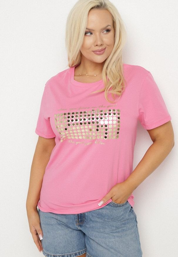 Born2be - Różowy T-shirt Bawełniany Ozdobiony Cekinami Lirenell. Okazja: na co dzień, do pracy. Kolor: różowy. Materiał: bawełna. Wzór: aplikacja. Styl: glamour, casual, klasyczny