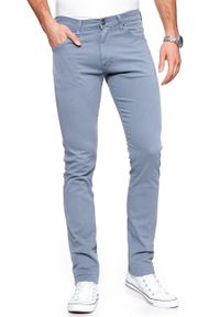 Wrangler - WRANGLER SPODNIE MĘSKIE LARSTON FLINTSTONE BLUE W18SHD13F. Materiał: materiał