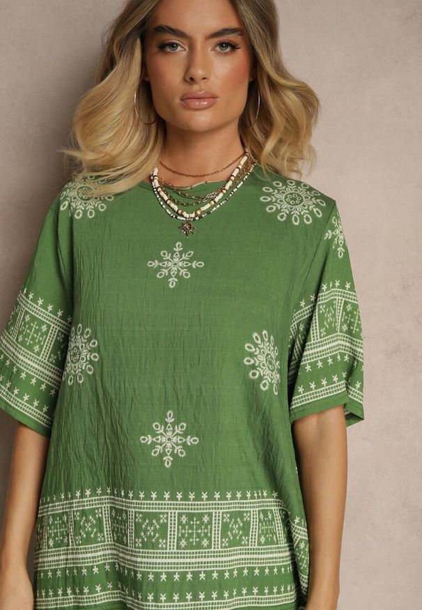 Renee - Ciemnozielony Komplet Boho z Wiskozy Szerokie Spodnie i T-shirt z Haftem Zeirae. Kolor: zielony. Materiał: wiskoza. Wzór: haft