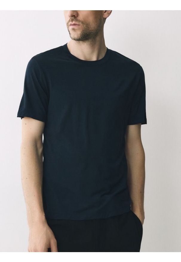 Reserved - T-shirt slim z wełny merino - granatowy. Kolor: niebieski. Materiał: wełna