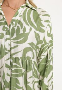 Born2be - Zielona Sukienka Szmizjerka Zapinana na Guziki z Falbanką Lavernia. Okazja: na co dzień, na randkę. Typ kołnierza: kołnierz z falbankami, dekolt w kształcie V. Kolor: zielony. Materiał: wiskoza, jeans, materiał. Długość rękawa: długi rękaw. Typ sukienki: szmizjerki. Styl: casual, elegancki, klasyczny #6