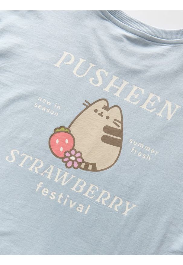 Reserved - T-shirt z nadrukiem Pusheen - jasnoniebieski. Kolor: niebieski. Materiał: dzianina, bawełna. Wzór: nadruk