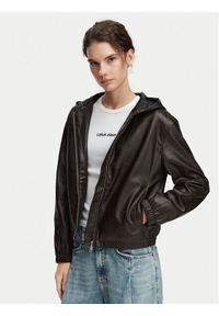Calvin Klein Jeans Kurtka z imitacji skóry LV047G516G Brązowy Regular Fit. Kolor: brązowy. Materiał: syntetyk #1