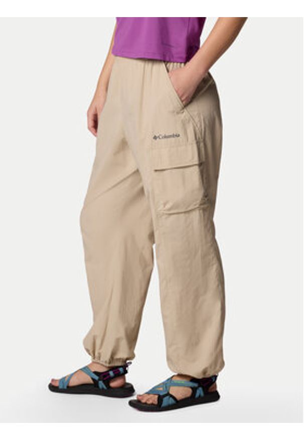 columbia - Columbia Spodnie outdoor Sandier™ Parachute Pant 2119061 Beżowy Relaxed Fit. Kolor: beżowy. Materiał: syntetyk. Sport: outdoor