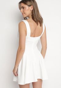 Born2be - Biała Rozkloszowana Sukienka z Gorsetową Górą i Dekoltem w Serce Frolami. Okazja: na co dzień. Typ kołnierza: dekolt gorset. Kolor: biały. Typ sukienki: gorsetowe. Styl: casual #3