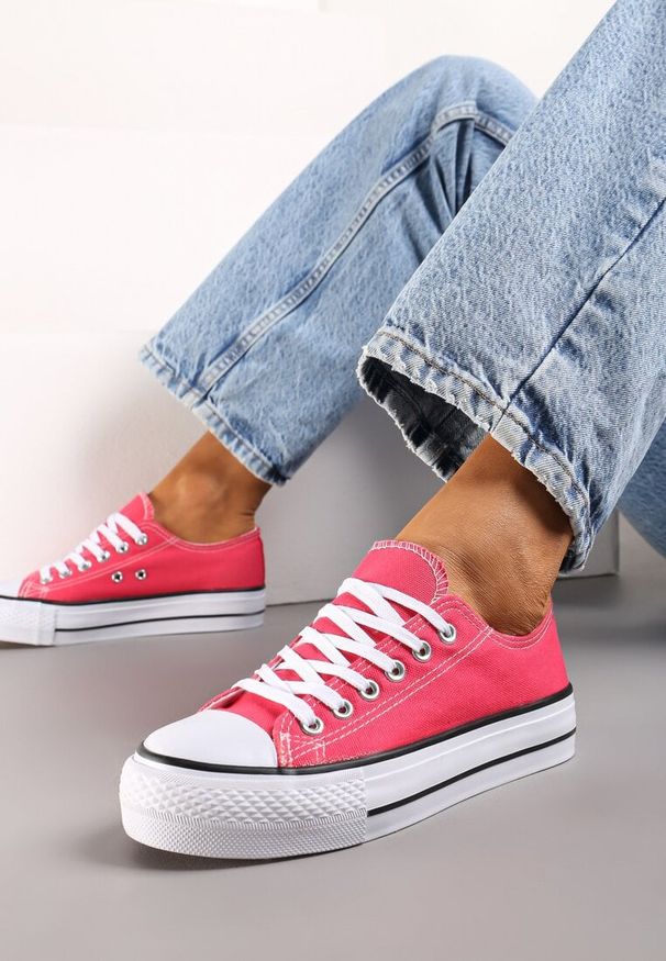 Born2be - Fuksjowe Trampki Przed Kostkę o Klasycznym Fasonie Wilarosa. Okazja: na spacer. Wysokość cholewki: przed kostkę. Zapięcie: sznurówki. Kolor: różowy. Materiał: jeans. Styl: klasyczny