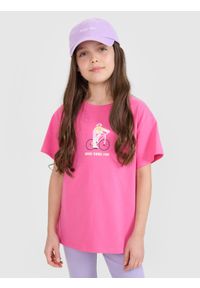 4f - 4F T-shirt regular z nadrukiem dziewczęcy - różowy 122 (6-7 lat). Okazja: na co dzień. Kolor: różowy. Materiał: dzianina, bawełna, jersey. Długość rękawa: krótki rękaw. Długość: krótkie. Wzór: nadruk. Sezon: lato. Styl: klasyczny, elegancki, sportowy, casual