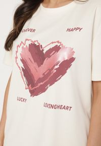 Born2be - Jasnobeżowy T-shirt z Ozdobnym Nadrukiem Palithiela. Okazja: na co dzień. Kolor: beżowy. Materiał: jeans. Wzór: nadruk. Styl: klasyczny, casual #3