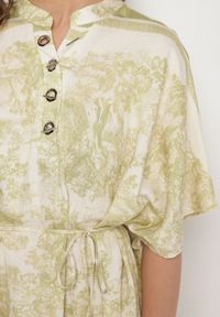 Born2be - Zielona Sukienka Typu Oversize z Wiskozą w Abstrakcyjny Wzór Lunalessa. Okazja: na co dzień. Kolor: zielony. Materiał: wiskoza. Typ sukienki: oversize. Styl: elegancki, klasyczny, casual #7