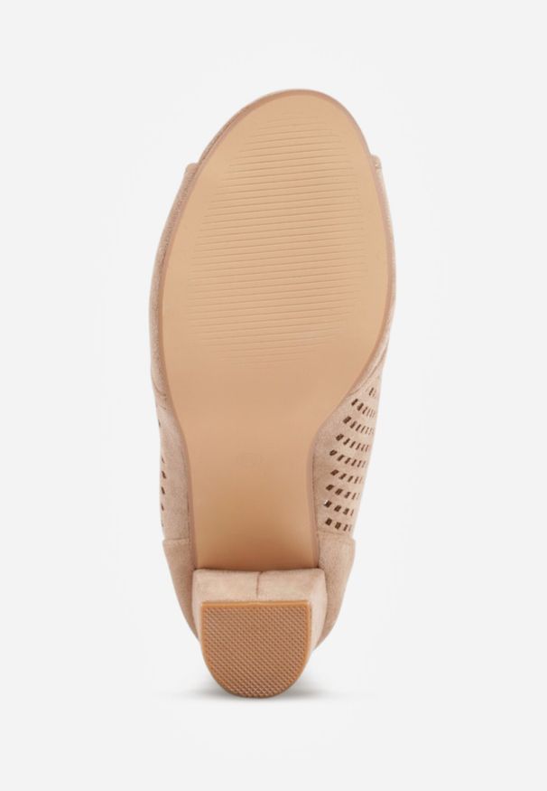 Born2be - Jasnobeżowe Ażurowe Sandały Vices na Obcasie Felileva. Okazja: na spotkanie biznesowe. Nosek buta: otwarty. Kolor: beżowy. Wzór: ażurowy. Sezon: lato. Obcas: na obcasie. Styl: klasyczny, biznesowy. Wysokość obcasa: średni