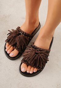 Born2be - Czarne Klapki w Stylu Boho Zdobione Frędzlami Stavania. Okazja: na co dzień. Kolor: czarny. Materiał: jeans. Wzór: aplikacja. Sezon: lato. Styl: boho #1