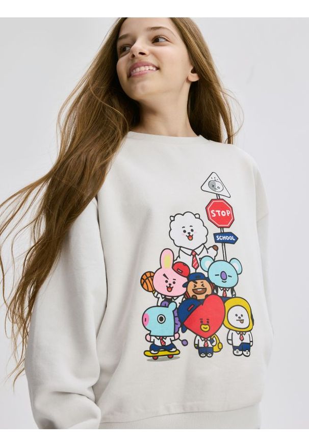 Reserved - Bluza z nadrukiem BT21 - jasnoszary. Kolor: szary. Materiał: bawełna, dzianina. Wzór: nadruk