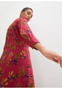bonprix - Sukienka maxi. Kolor: różowy. Materiał: wiskoza. Wzór: nadruk. Długość: maxi