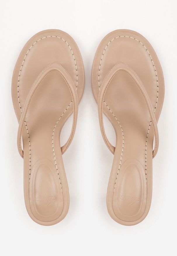 Renee - Ciemnobeżowe Minimalistyczne Klapki Japonki na Kaczuszce Saphohsa. Okazja: na co dzień. Kolor: beżowy. Materiał: skóra. Sezon: lato. Obcas: na szpilce. Styl: elegancki, casual. Wysokość obcasa: średni