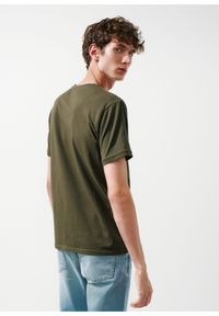 Ochnik - Khaki basic T-shirt męski z logo. Kolor: zielony. Materiał: bawełna. Długość: krótkie. Wzór: aplikacja