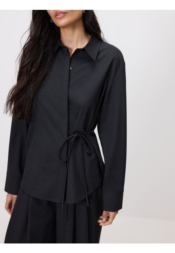 Reserved - Koszula z dodatkiem wiskozy i wełny - ciemnoszary. Kolor: szary. Materiał: wełna, wiskoza