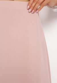 Born2be - Jasnoróżowa Klasyczna Spódnica Midi Rozkloszowana Verettia. Kolor: różowy. Materiał: tkanina. Styl: klasyczny