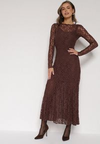 Born2be - Brązowa Koronkowa Sukienka Taliowana z Odkrytymi Plecami Talifera. Kolor: brązowy. Materiał: koronka. Długość rękawa: na ramiączkach. Wzór: koronka. Styl: klasyczny, elegancki #1