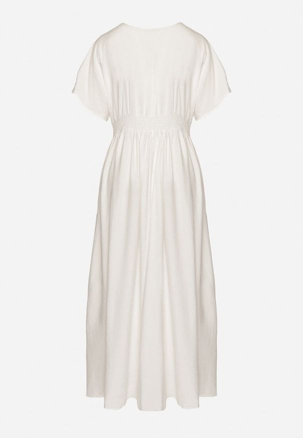 Born2be - Biała Wiskozowa Sukienka z Metaliczną Nicią i Haftem Nelvesia. Okazja: na co dzień. Kolor: biały. Materiał: wiskoza. Wzór: haft. Sezon: wiosna. Styl: casual, elegancki, klasyczny