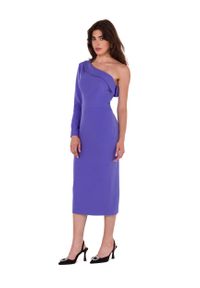 MOE - Jasnofioletowa Sukienka Midi z Odkrytym Ramieniem. Kolor: fioletowy. Materiał: poliester, elastan. Długość: midi