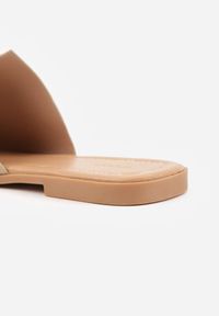 Born2be - Ciemnobeżowe Klapki Vices Japonki z Metaliczną Ozdobą Arezelia. Okazja: na co dzień. Kolor: beżowy. Wzór: aplikacja. Styl: casual #7