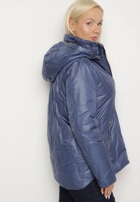 Born2be - Niebieska Pikowana Kurtka o Prostym Kroju z Kapturem ze Ściągaczami Falesaa. Okazja: na co dzień. Typ kołnierza: kaptur. Kolekcja: plus size. Kolor: niebieski. Materiał: jeans. Styl: casual, elegancki #6
