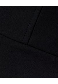 Alexander McQueen - ALEXANDER MCQUEEN - Czarna sukienka na ramiączkach. Kolor: czarny. Materiał: wełna. Długość rękawa: na ramiączkach. Typ sukienki: asymetryczne, kopertowe, rozkloszowane. Styl: klasyczny, wizytowy, elegancki #3