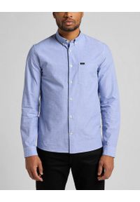 Lee - KOSZULA MATERIAŁOWA MĘSKA LEE SLIM BUTTON DOWN WASHED BLUE L66XNFLR. Typ kołnierza: button down. Materiał: materiał