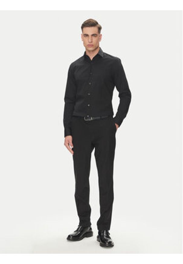 Calvin Klein Koszula Essential LV019EU000 Czarny Slim Fit. Kolor: czarny. Materiał: bawełna