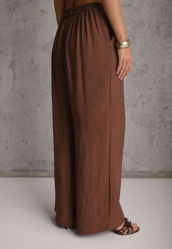 Renee - Brązowe Szerokie Spodnie Casual High Waist ze Strukturalnej Tkaniny Hyrarpia. Okazja: na co dzień. Stan: podwyższony. Kolor: brązowy. Materiał: tkanina. Styl: casual