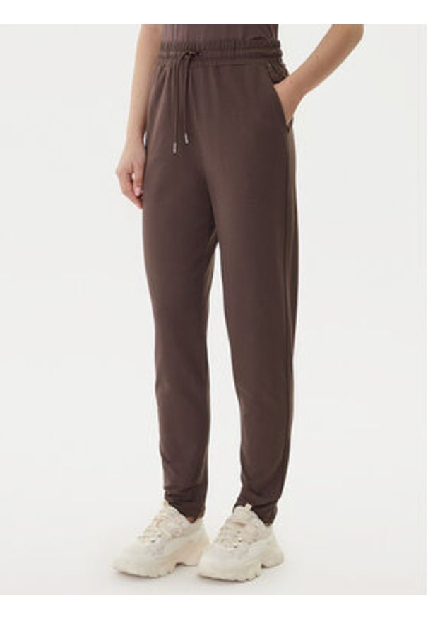 EA7 Emporio Armani Dres 7W000687 AF12502 U6063 Brązowy Regular Fit. Kolor: brązowy. Materiał: bawełna