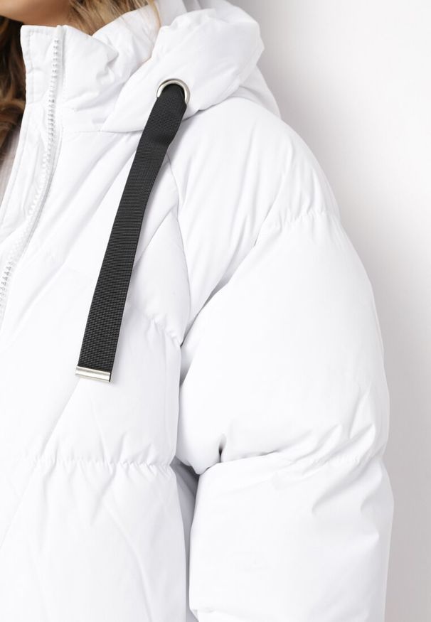 Born2be - Biała Długa Kurtka Pikowana Płaszcz na Zamek z Kapturem Lesea. Okazja: na co dzień. Typ kołnierza: kaptur. Kolor: biały. Materiał: dzianina, jeans. Długość: długie. Styl: casual, elegancki