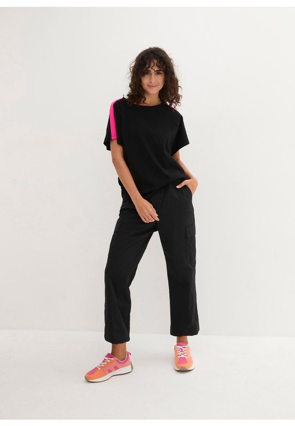 bonprix - T-shirt z neonowymi paskami. Kolor: czarny. Wzór: aplikacja