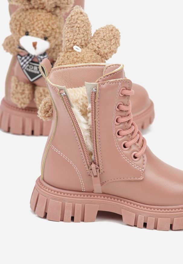 Born2be - Różowe Botki Typu Workery z Królikiem 3D Zozrise. Okazja: na co dzień. Kolor: różowy. Materiał: jeans. Styl: casual