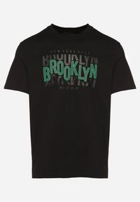 Born2be - Czarny T-shirt Bawełniany z Napisem Sunviera. Okazja: na co dzień. Kolor: czarny. Materiał: bawełna. Wzór: napisy. Styl: casual