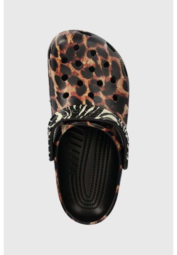 Crocs klapki damskie kolor brązowy. Kolor: brązowy. Materiał: materiał