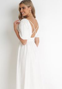 Born2be - Biała Rozkloszowana Sukienka Midi z Ozdobnym Wiązaniem na Plecach i Gumką w Pasie z Lnem Senaida. Okazja: na co dzień. Typ kołnierza: dekolt w kształcie V. Kolor: biały. Materiał: len. Wzór: aplikacja. Styl: klasyczny, casual, elegancki. Długość: midi #5