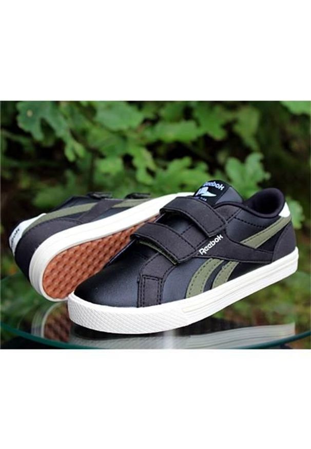 Buty do chodzenia dla dzieci Reebok Royal Comp 2. Kolor: wielokolorowy, czarny. Materiał: syntetyk, materiał, tkanina. Szerokość cholewki: normalna. Model: Reebok Royal. Sport: turystyka piesza