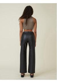 Cotton On Spodnie z imitacji skóry 2054453 Czarny Relaxed Fit. Kolor: czarny. Materiał: skóra, wiskoza #4