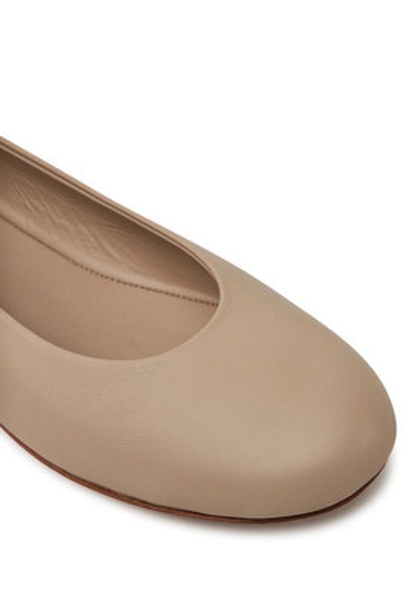 Weekend Max Mara Baleriny 2515521074600 Beżowy. Kolor: beżowy. Materiał: skóra